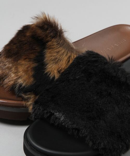 JEANASIS（ジーナシス）の「ファーサンダル（シューズ・ブラック()/ブラウン系その他()・M(23cm~23.5cm)/L(24cm~24.5cm)）」の11枚目の写真