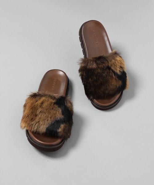 JEANASIS（ジーナシス）の「ファーサンダル（シューズ・ブラック()/ブラウン系その他()・M(23cm~23.5cm)/L(24cm~24.5cm)）」の2枚目の写真