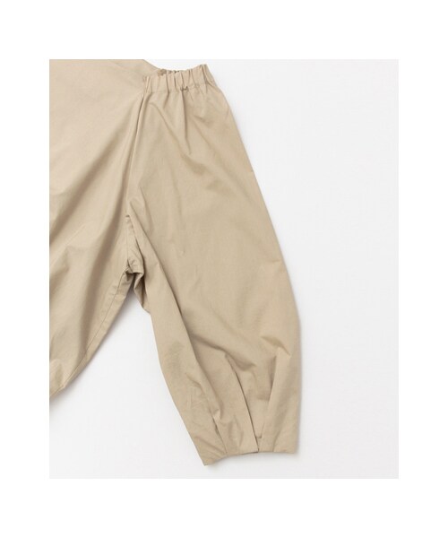 KBF（ケイビーエフ）の「KBF+ 裾バルーンブラウス（トップス・レディース・BEIGE/OFF/D.NAVY・one）」の18枚目の写真