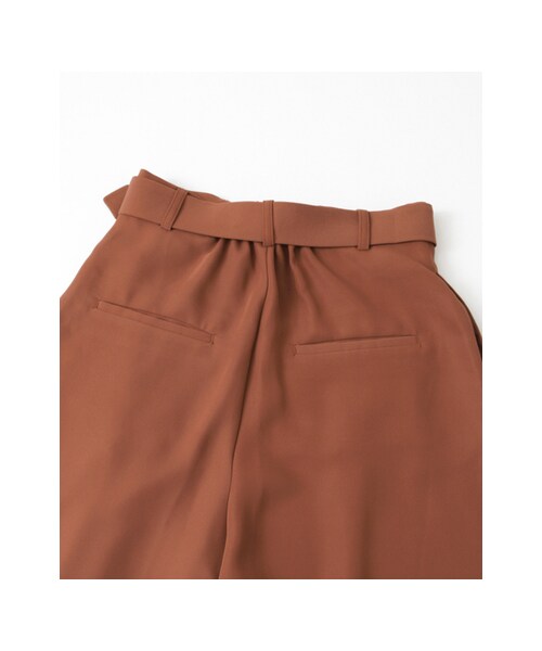 URBAN RESEARCH（アーバンリサーチ）の「タックハーフパンツ（パンツ・レディース・RENGA/BLACK・36/38）」の17枚目の写真