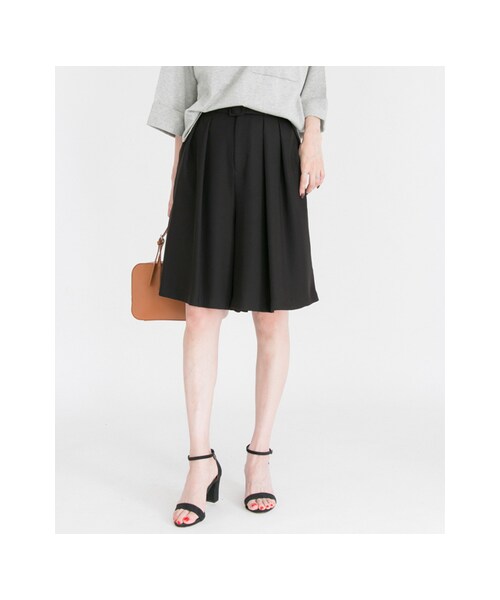 URBAN RESEARCH（アーバンリサーチ）の「タックハーフパンツ（パンツ・レディース・RENGA/BLACK・36/38）」の3枚目の写真