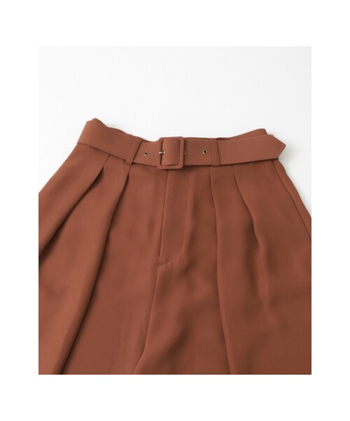 URBAN RESEARCH（アーバンリサーチ）の「タックハーフパンツ（パンツ・レディース・RENGA/BLACK・36/38）」の10枚目の写真