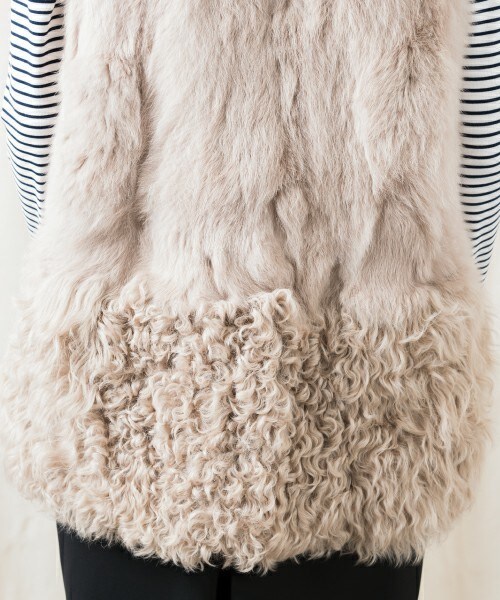 actuel（アクチュエル）の「ラビット・ラムファーベスト（その他アウター・レディース・グレイッシュベージュ・FREE）」の9枚目の写真