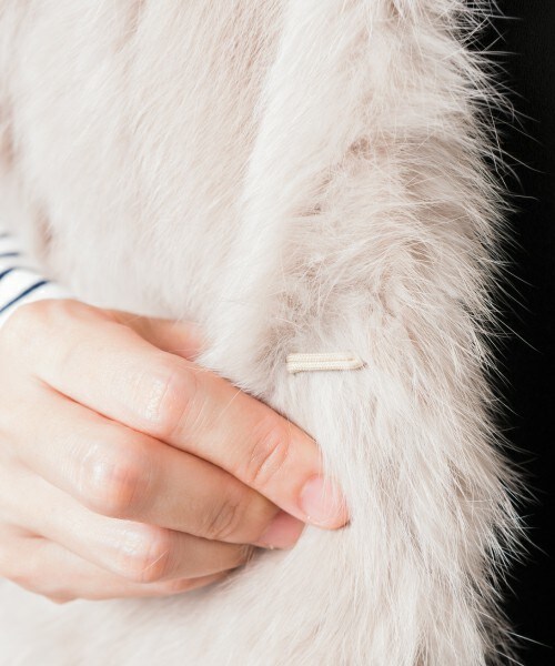 actuel（アクチュエル）の「ラビット・ラムファーベスト（その他アウター・レディース・グレイッシュベージュ・FREE）」の8枚目の写真