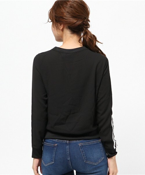 adidas Originals（アディダスオリジナルス）の「レディース アディダス シフォンクルー adidas 3 STRIPES CHIFFON CREW AY5241（Tシャツ/カットソー・レディース・ブラック・X-SMALL/SMALL/MEDIUM）」の4枚目の写真