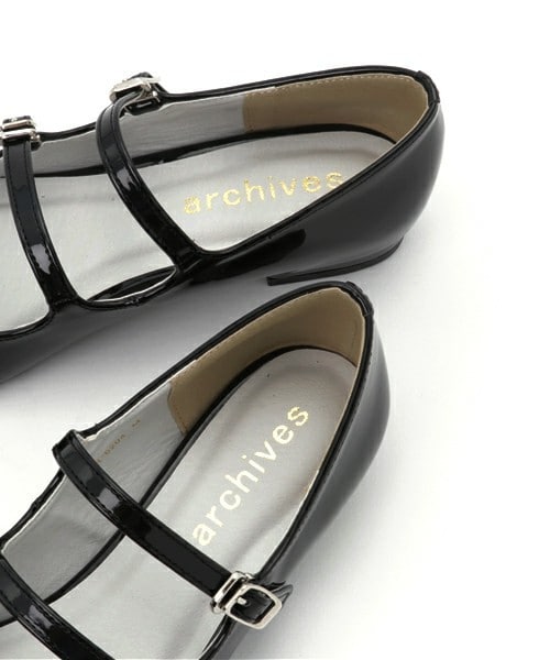 archives（アルシーヴ）の「ダブルストラップパンプス（パンプス・レディース・アイボリー/ブラック/レッド・MEDIUM/LARGE）」の9枚目の写真