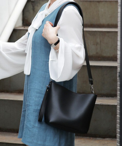 DHOLIC（ディーホリック）の「2TYPEストラップショルダーバッグ（バックパック/リュック・レディース・ブラウン/ブラック/グレーベージュ/グレー・ONE）」の3枚目の写真