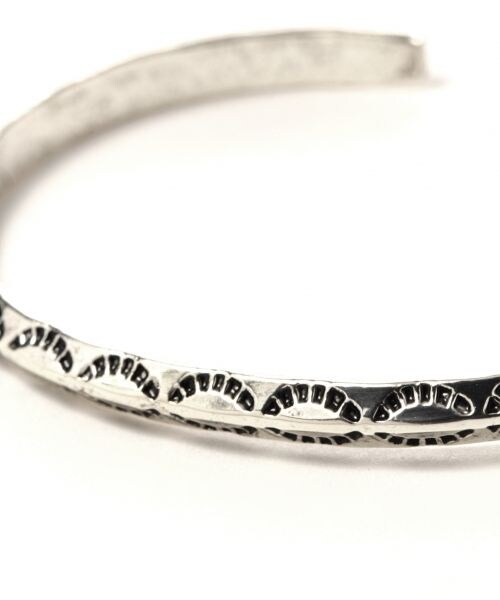 RAGEBLUE(レイジブルー)の「ネイティブブラスバングル(アクセサリー・シルバー系・ONE SIZE)」の5枚目の写真
