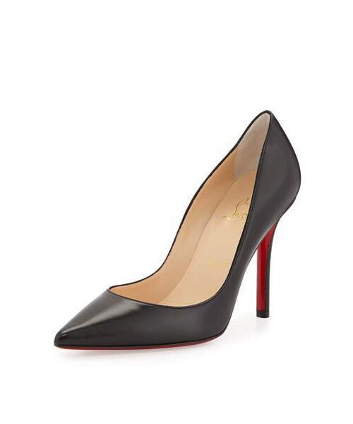 Christian Louboutin(クリスチャンルブタン)の「Christian Louboutin Apostrophy Pointed Red-Sole Pump, Black(パンプス・レディース・Black・7B/37EU/6B/36EU/8B/38EU/7.5B/37.5EU/9.5B/39.5EU/9B/39EU/4B/34EU/10.5B/40.5EU/6.5B/36.5EU/11B/41EU/5.5B/35.5EU/8.5B/38.5EU/10B/40EU/12B/42EU/5B/35EU)」の1枚目の写真