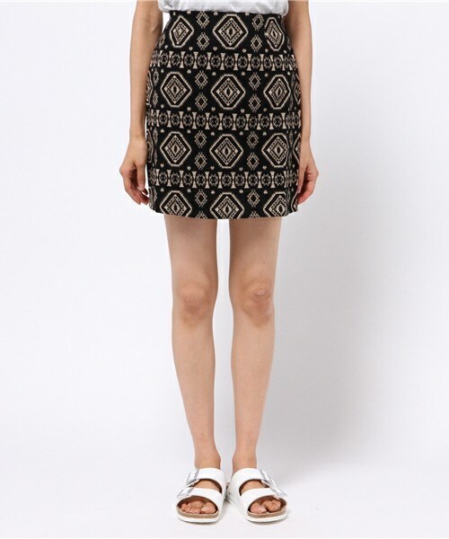 archives（アルシーヴ）の「ジャガードタイトスカート（スカート・レディース・オフホワイト/ブラック/ワイン・MEDIUM）」の4枚目の写真