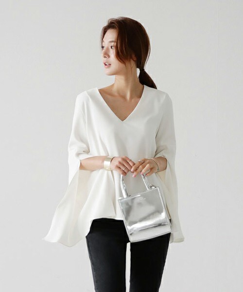 DHOLIC（ディーホリック）の「Vネックスリーブスリットブラウス（シャツ/ブラウス・レディース・ライトパープル/ホワイトアイボリー/ブラック/ワイン/ベージュ・FREE）」の2枚目の写真