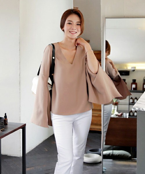 DHOLIC（ディーホリック）の「Vネックスリーブスリットブラウス（シャツ/ブラウス・レディース・ライトパープル/ホワイトアイボリー/ブラック/ワイン/ベージュ・FREE）」の4枚目の写真