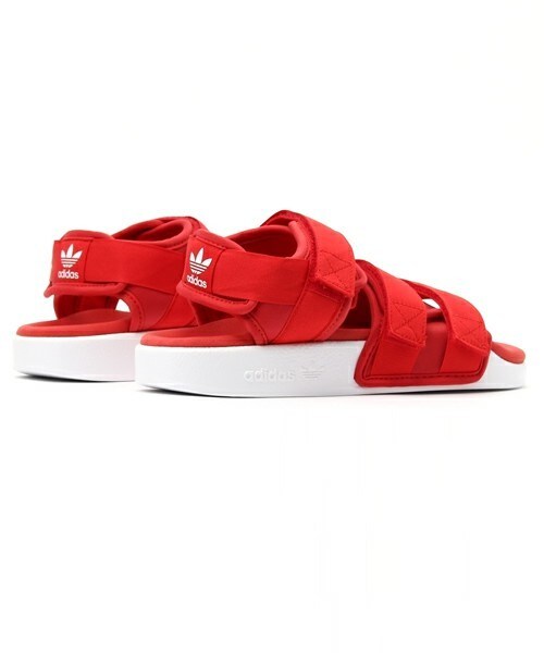 adidas(アディダス)の「ウィメンズ アディダス アディレッタ サンダル スポサン ADILETTE SANDAL W S75380(サンダル・レディース・レッド・22.5cm/23.5cm/24.5cm)」の4枚目の写真