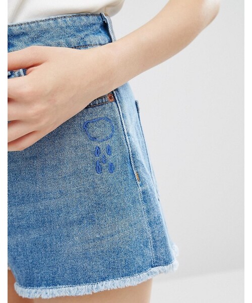 MONKI（モンキ）の「Monki Raw Hem Denim Short（その他パンツ・レディース・Blue・W30/W24/W26/W28/W32）」の3枚目の写真