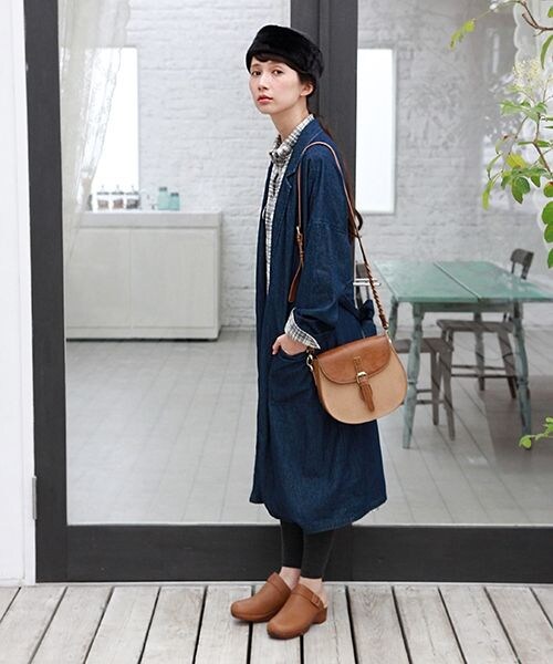 studio CLIP（スタディオクリップ）の「サドル編み込みショルダーバッグ（バッグ・ブラック/キャメル・F）」の4枚目の写真