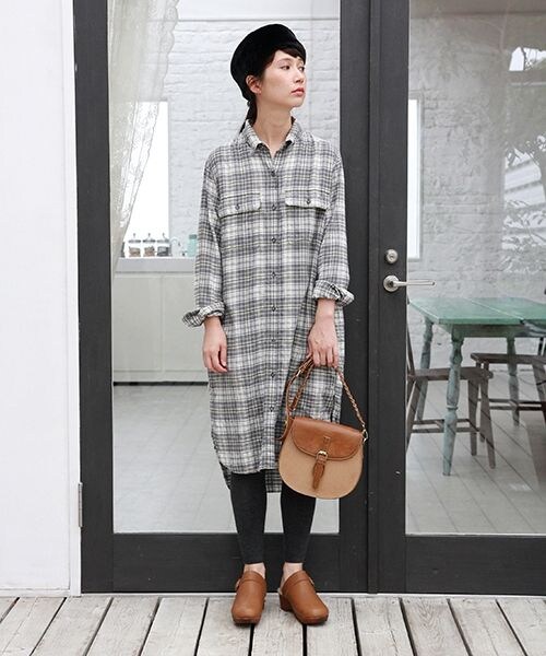 studio CLIP（スタディオクリップ）の「サドル編み込みショルダーバッグ（バッグ・ブラック/キャメル・F）」の5枚目の写真