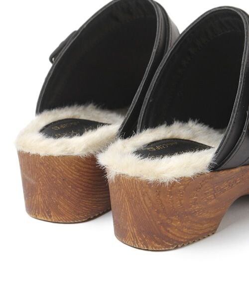 studio CLIP（スタディオクリップ）の「フェイクレザーファー付きサボ（シューズ・ブラック/キャメル・M/L）」の11枚目の写真