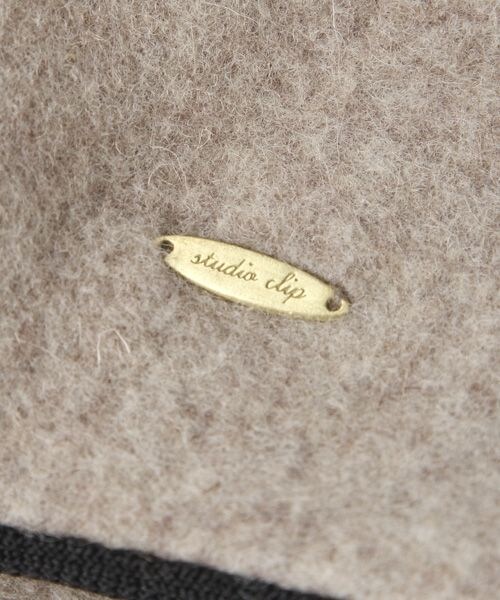 studio CLIP（スタディオクリップ）の「厚地プレート付きベレー帽（帽子・ライトグレー/ブラック/レッド/ベージュ/ネイビー・F）」の12枚目の写真