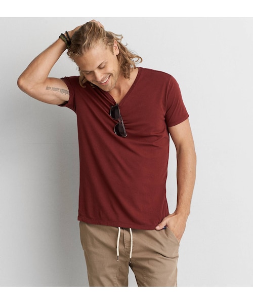 American Eagle（アメリカンイーグル）の「AEOシリアスリーソフトVネックTシャツ（Tシャツ/カットソー・メンズ・ホワイト/ネイビー/ボルドー・XS/S/M/L/XL/XXL/XXXL）」の3枚目の写真