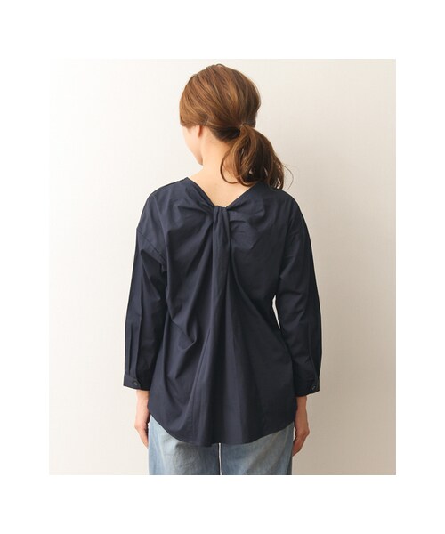 URBAN RESEARCH DOORS（アーバンリサーチドアーズ）の「【予約】バックツイストブラウス（トップス・レディース・NAVY/Y/KHAKI/WHITE・one）」の17枚目の写真