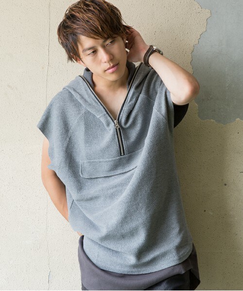 CASPER JOHN AIVER(キャスパージョンアイバー)の「CASPER JOHN AIVER ハーフジップノースリーブプルオーバーパーカー(パーカー・メンズ・グレー/ベージュ/ピンク・FREE)」の1枚目の写真