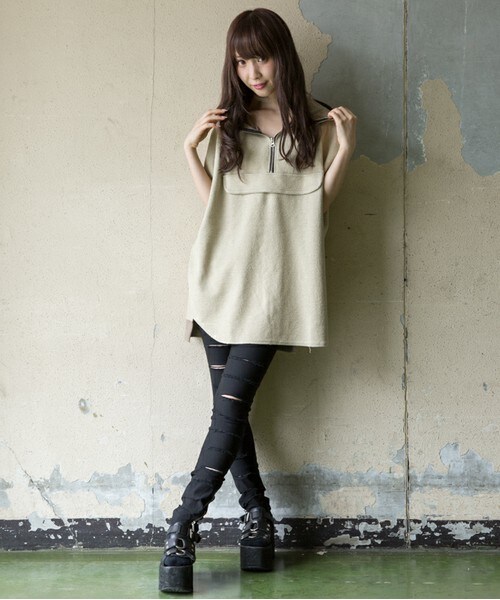 CASPER JOHN AIVER(キャスパージョンアイバー)の「CASPER JOHN AIVER ハーフジップノースリーブプルオーバーパーカー(パーカー・メンズ・グレー/ベージュ/ピンク・FREE)」の11枚目の写真