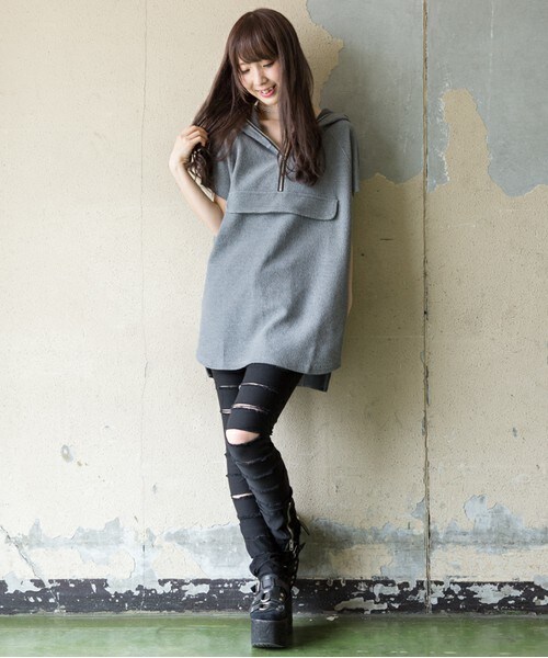 CASPER JOHN AIVER(キャスパージョンアイバー)の「CASPER JOHN AIVER ハーフジップノースリーブプルオーバーパーカー(パーカー・メンズ・グレー/ベージュ/ピンク・FREE)」の9枚目の写真