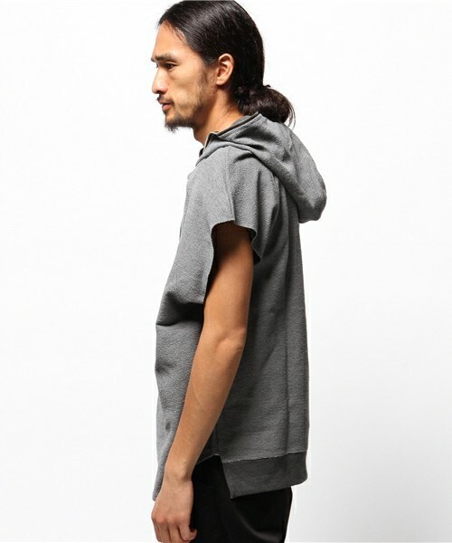 CASPER JOHN AIVER(キャスパージョンアイバー)の「CASPER JOHN AIVER ハーフジップノースリーブプルオーバーパーカー(パーカー・メンズ・グレー/ベージュ/ピンク・FREE)」の4枚目の写真