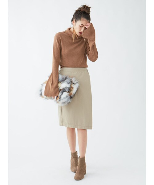 Ungrid（アングリッド）の「スリーブフレアタートルニット（トップス・レディース・オフホワイト/グレー/ブラック/キャメル・F）」の5枚目の写真