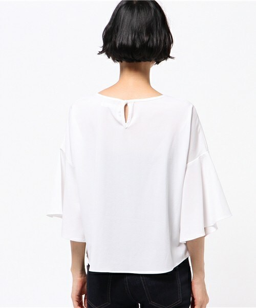 archives（アルシーヴ）の「ライン刺繍フレアスリーブﾌﾞﾗｳｽ（シャツ/ブラウス・レディース・オフホワイト/ネイビー/ピンク・MEDIUM）」の6枚目の写真