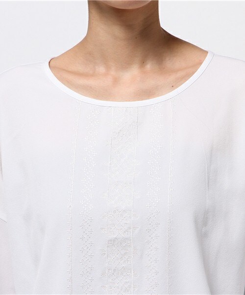 archives（アルシーヴ）の「ライン刺繍フレアスリーブﾌﾞﾗｳｽ（シャツ/ブラウス・レディース・オフホワイト/ネイビー/ピンク・MEDIUM）」の7枚目の写真