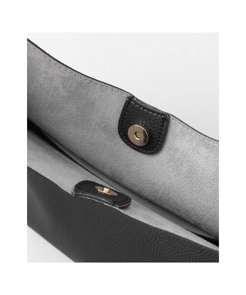 RODE SKO(ロデスコ)の「SARI IC対応シングルショルダー(バッグ・レディース・NAVY/OFF WHITE/BLACK/CAMEL・-)」の17枚目の写真