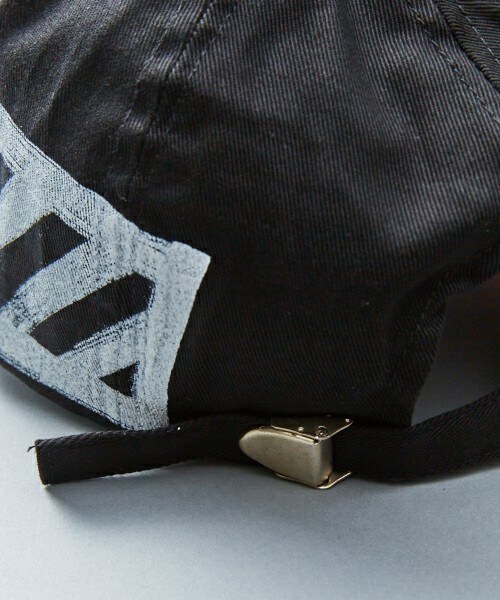 off white（オフホワイト）の「OFF WHITE 『BRUCHED DIAGONALS』キャップ（キャップ・メンズ・ブラック/レッド・FREE）」の5枚目の写真