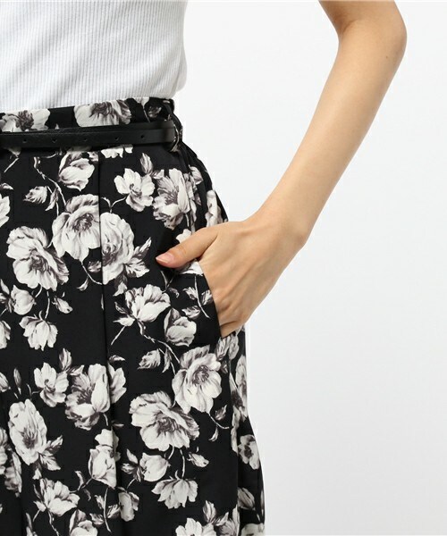 archives（アルシーヴ）の「ベルト付花ワイドパンツ（その他パンツ・レディース・オフホワイト/ブラック/ネイビー・MEDIUM）」の9枚目の写真