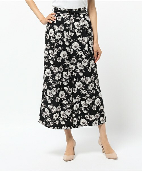 archives（アルシーヴ）の「ベルト付花ワイドパンツ（その他パンツ・レディース・オフホワイト/ブラック/ネイビー・MEDIUM）」の2枚目の写真