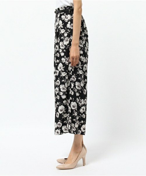 archives（アルシーヴ）の「ベルト付花ワイドパンツ（その他パンツ・レディース・オフホワイト/ブラック/ネイビー・MEDIUM）」の5枚目の写真