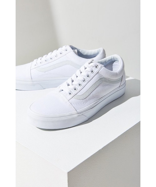 VANS(バンズ)の「Vans Classic Old Skool Sneaker(スニーカー・レディース・White・W 10/M 8.5/W 6/M 4.5/W 7.5/M 6/W 7/M 5.5/W 8.5/M 7/W 8/M 6.5/W 9/M 7.5)」の1枚目の写真