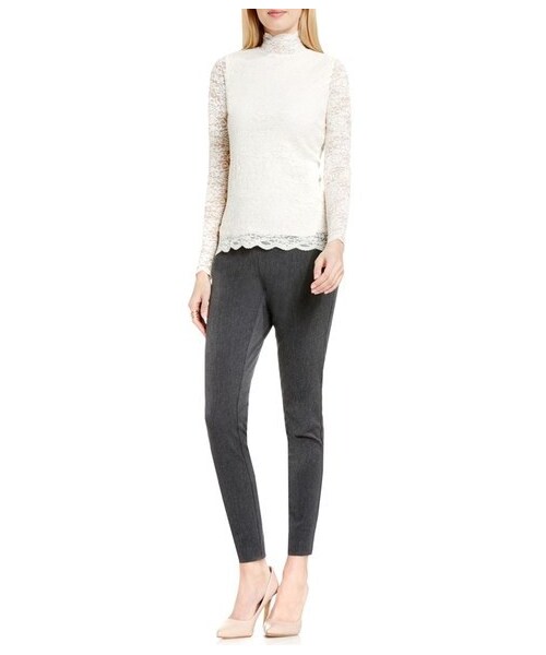 VINCE CAMUTO（ヴィンスカムート）の「Vince Camuto Scallop Lace Mock Neck Top（トップス・レディース・White・Regular Large/Regular Medium/Regular Small/Regular X-Large/Regular X-Small）」の3枚目の写真