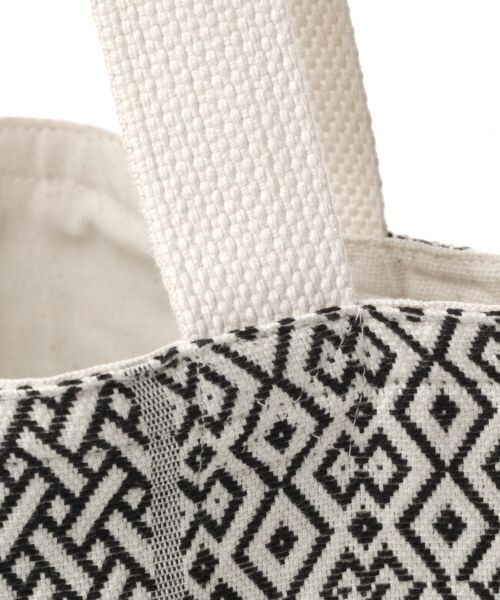 niko and...（ニコアンド）の「オリジナル ジャカードバッグ（バッグ・ブラック/レッド/グリーン/ブルー・F）」の9枚目の写真