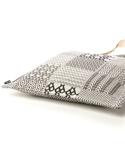 niko and...（ニコアンド）の「オリジナル ジャカードバッグ（バッグ・ブラック/レッド/グリーン/ブルー・F）」の7枚目の写真