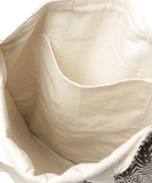 niko and...（ニコアンド）の「オリジナル ジャカードバッグ（バッグ・ブラック/レッド/グリーン/ブルー・F）」の11枚目の写真