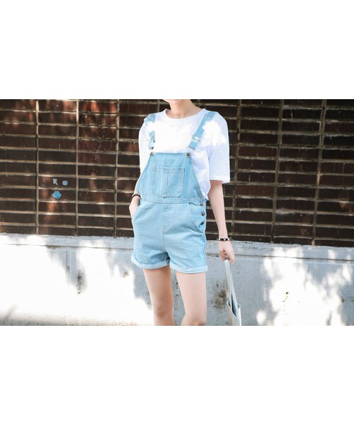 no brand（ノーブランド）の「ハーフ丈カラーデニムオーバーオール/サロペット（シャツ/ブラウス・レディース・その他）」の2枚目の写真