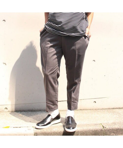 Cuirs（キュイー）の「オリジナルセンタープリーツテーパードイージースラックス（スラックス・メンズ・ブラック/グレー・Mサイズ/Lサイズ）」の2枚目の写真