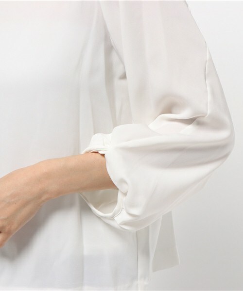 archives（アルシーヴ）の「【店舗限定商品】バックサテンボリューム袖ﾌﾞﾗｳｽ（シャツ/ブラウス・レディース・オフホワイト/ブラック/オレンジ・MEDIUM）」の8枚目の写真