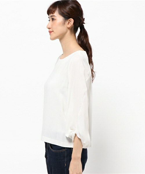 archives（アルシーヴ）の「【店舗限定商品】バックサテンボリューム袖ﾌﾞﾗｳｽ（シャツ/ブラウス・レディース・オフホワイト/ブラック/オレンジ・MEDIUM）」の5枚目の写真