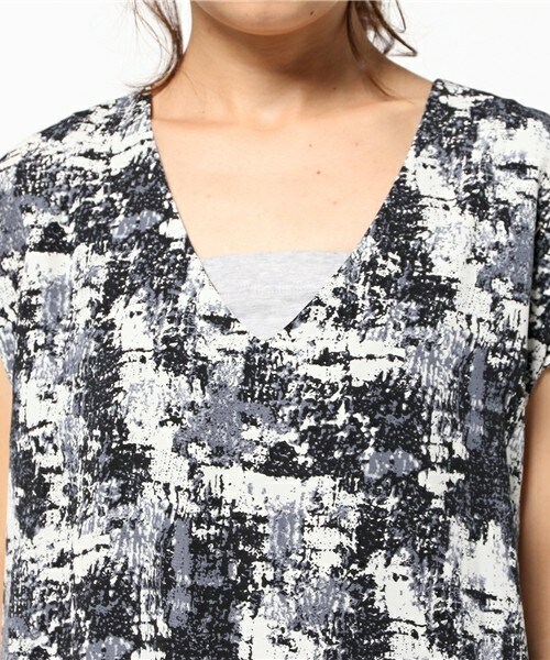 archives（アルシーヴ）の「幾何柄Vネックドルマンワンピース（ワンピース・レディース・グレー/カーキ/ピンク・MEDIUM）」の8枚目の写真