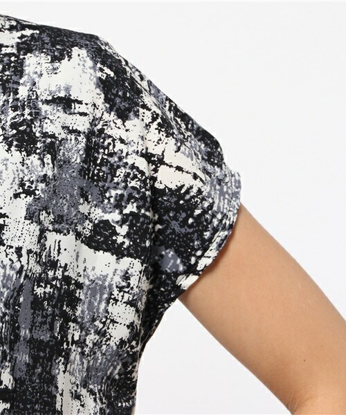 archives（アルシーヴ）の「幾何柄Vネックドルマンワンピース（ワンピース・レディース・グレー/カーキ/ピンク・MEDIUM）」の10枚目の写真