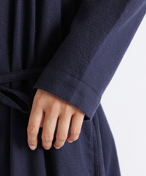 studio CLIP(スタディオクリップ)の「コットンドビーロングガウンコート(ジャケット/アウター・ベージュ/カーキ/ネイビー・F)」の7枚目の写真