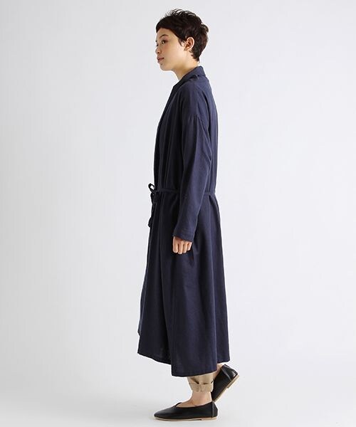 studio CLIP(スタディオクリップ)の「コットンドビーロングガウンコート(ジャケット/アウター・ベージュ/カーキ/ネイビー・F)」の4枚目の写真