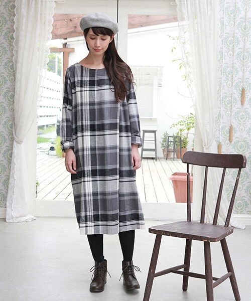 studio CLIP（スタディオクリップ）の「コットンリネンビッグチェックワンピース（ワンピース/ドレス・グレー/カーキ/ネイビー・M/L/S(WEB限定)/LL(WEB限定)）」の4枚目の写真